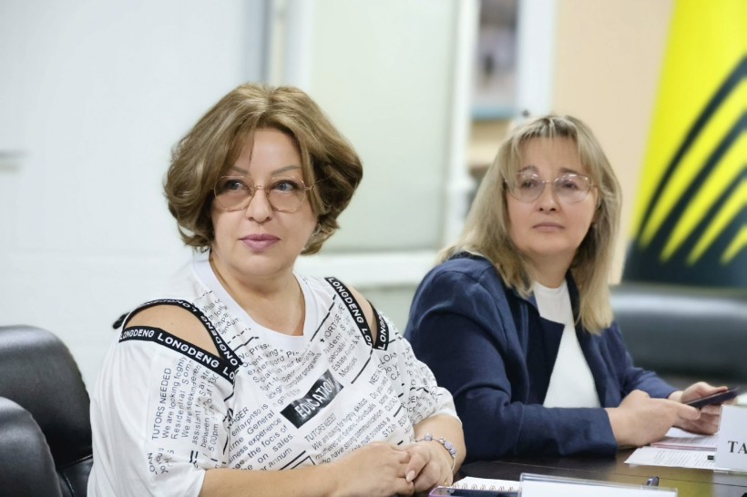 Представники Донецької ОДА, які беруть участь в розмові з європейською делегацією