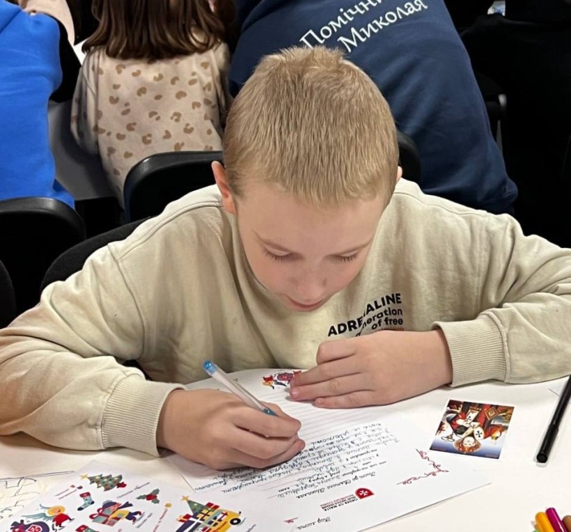 Хлопчик з Донецької області у листі до Святого Миколая розповідає про добрі справи та чекає на подарунки