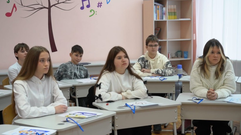 Учасники обласного урочистого заходу,  присвяченого Дню Державного Герба України