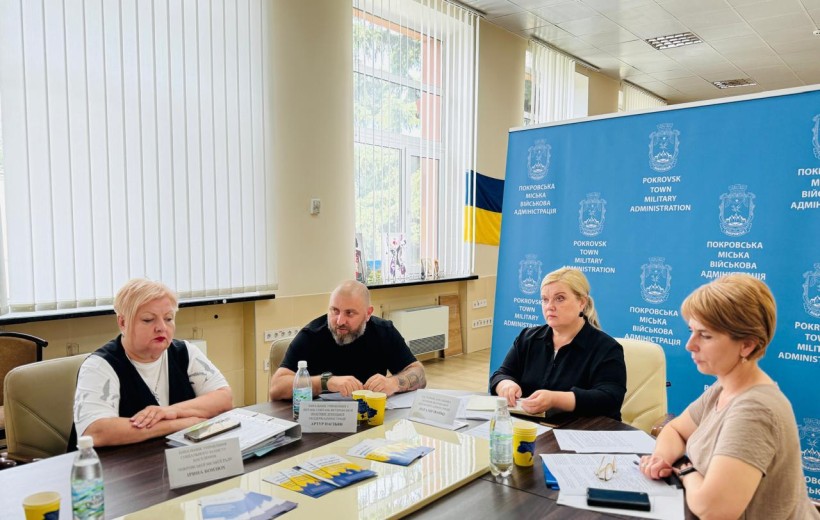 Діалог представників влади з родинами загиблих (померлих) Захисників України у Покровській міській військовій адміністрації.
