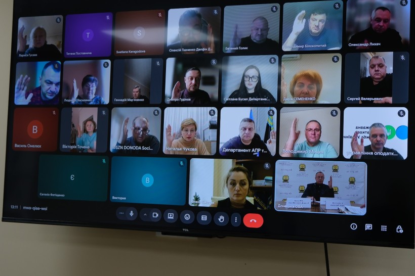 Учасники засідання онлайн, голосують.
