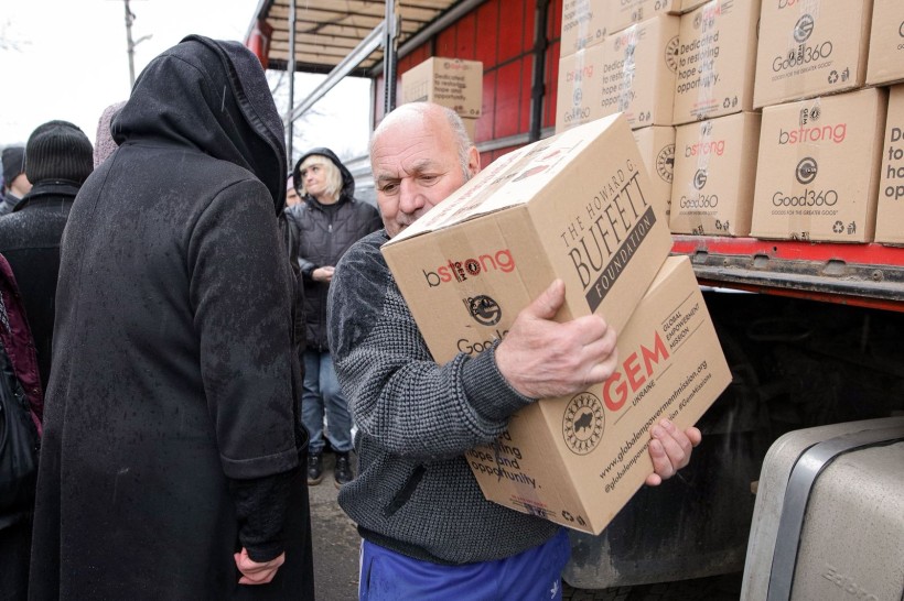 Видача гуманітарної допомоги