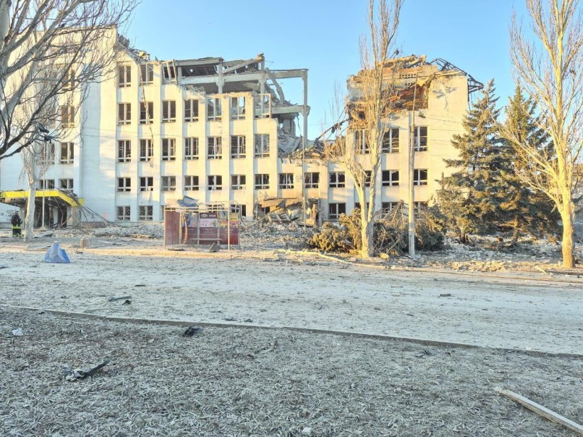 Пошкоджена будівля в Краматорську