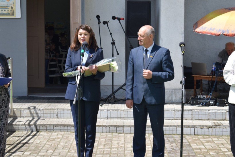 Керівники громад вітають присутніх на благодійному заході