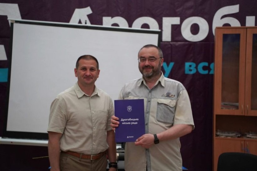 Вручення нагород та подяк освітянам під час святкування ювілею Донецького національного технічного університету у Дрогобичі