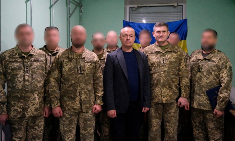 Заступник голови Ігор Бойко разом з військовослужбовцями Держспецзв'язку