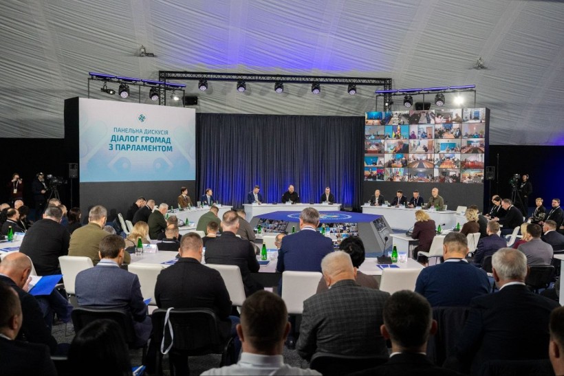 Учасники засідання Конгресу сидять у залі