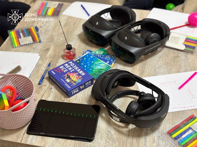 Віртуальні окуляри для VR-практики, які занурюють у віртуальні простори спокою та релаксації.