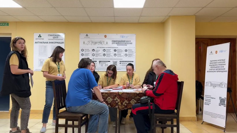 Евакуйованим донеччанам допомагають у стабілізаційному центрі