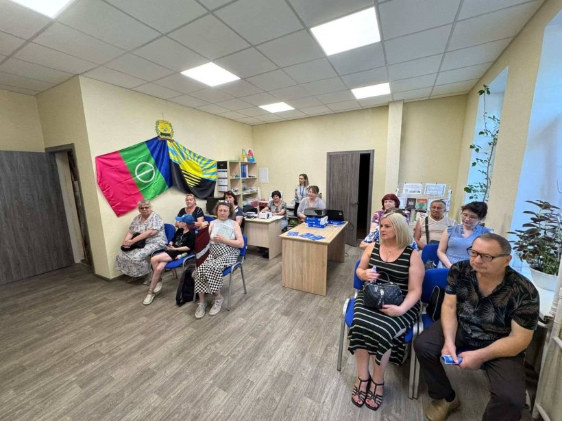 У центрі підтримки бахмутян  «З Бахмутом у серці» у м. Київ мешканці Донеччини беруть участь у тренінгу з мінної безпеки
