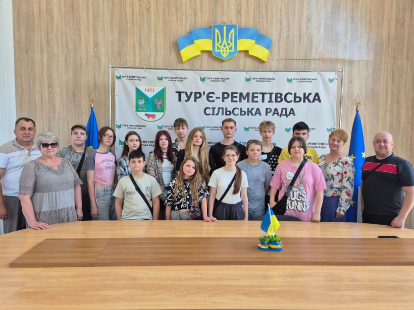 Діти з Миколаївської громади зустрічаються з головою Тур'є-Реметівської громади