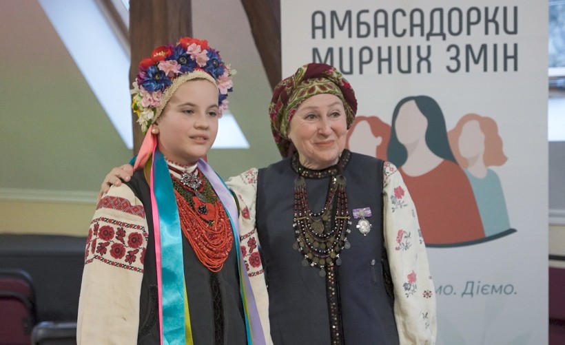 Співачка Валентина Корольова з Добропілля та її керівниця Людмила Хоружий