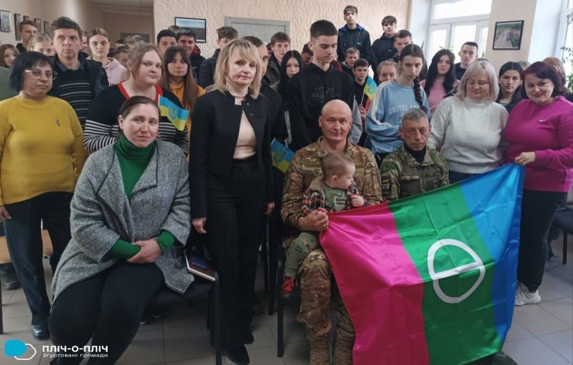 Зустріч молоді Бахмутської та Гощанської громад з ветеранами, спільне фото