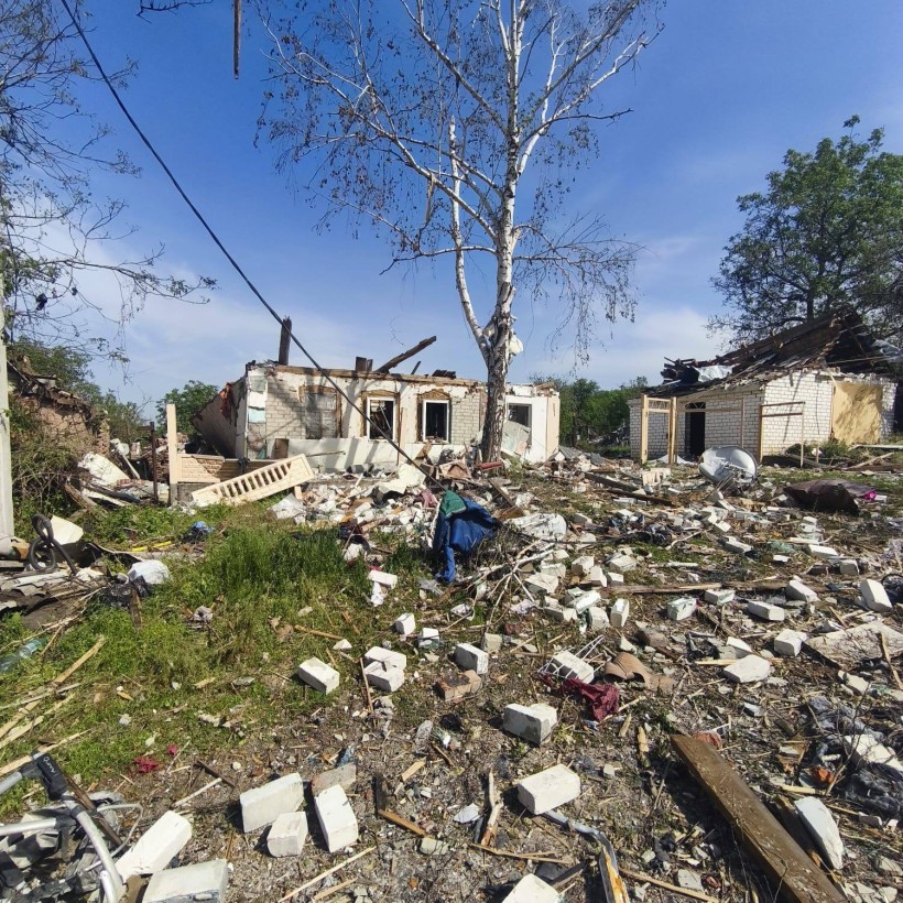 Зруйновані будинки після ворожого обстрілу