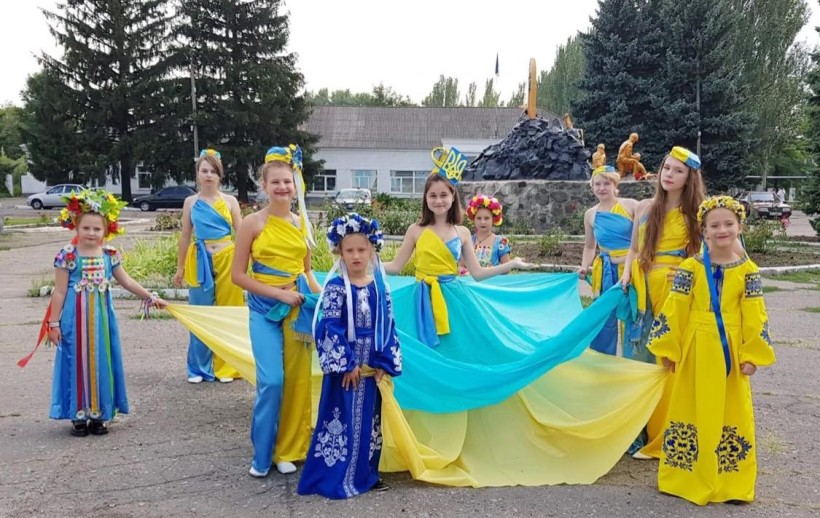 До початку війни колектив театру брав участь у різноманітних патріотичних заходах у Часів Ярі