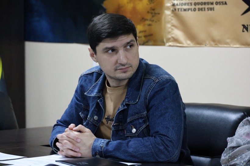 Семен Паніотов бере участь у засіданні комісії