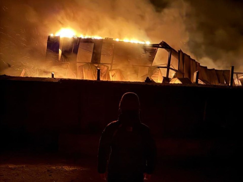 Пошкоджені будинки після ворожого обстрілу