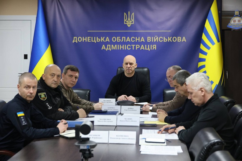 Вадим Філашкін та інші учасники засідання Ради оборони Донецької області