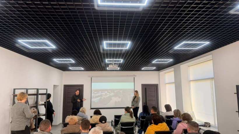 Зустріч представників Курахівської МВА з мешканцями Курахівської громади, які евакуювалися до Ладижинської громади