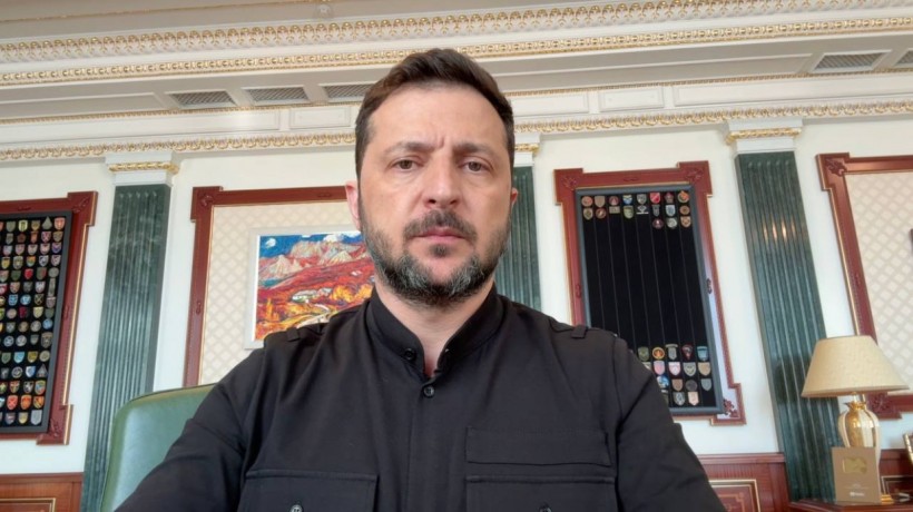 Володимир Зеленський звертається до українського народу.