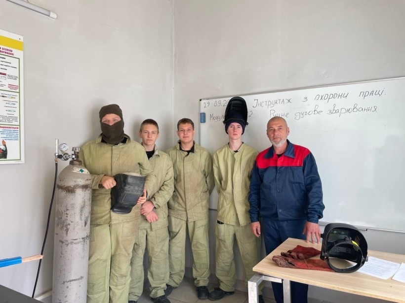 Майбутні зварники з Краматорська під час проходження виробничої практики