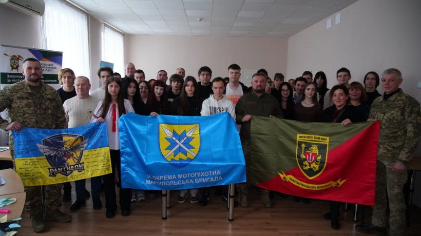 Учасники обласного урочистого заходу,  присвяченого Дню Державного Герба України