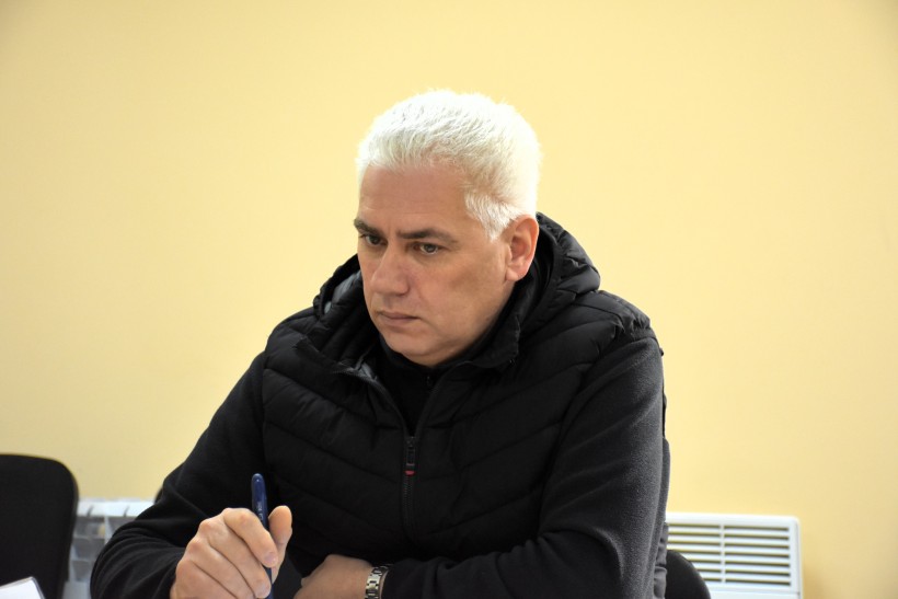 Олександр Вдовенко заслуховує звіт голови Селидівської територіальної громади