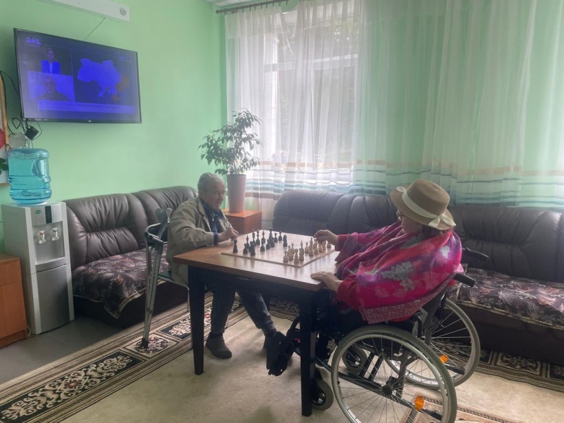 Підопічні грають у шахмати