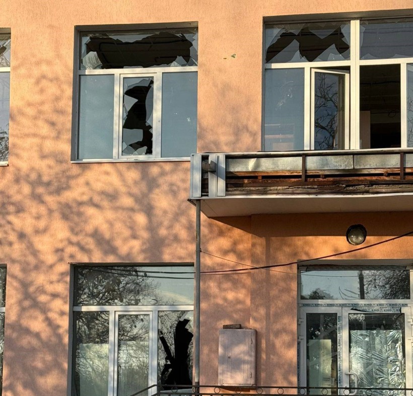 Розбиті вікна після ворожого обстрілу