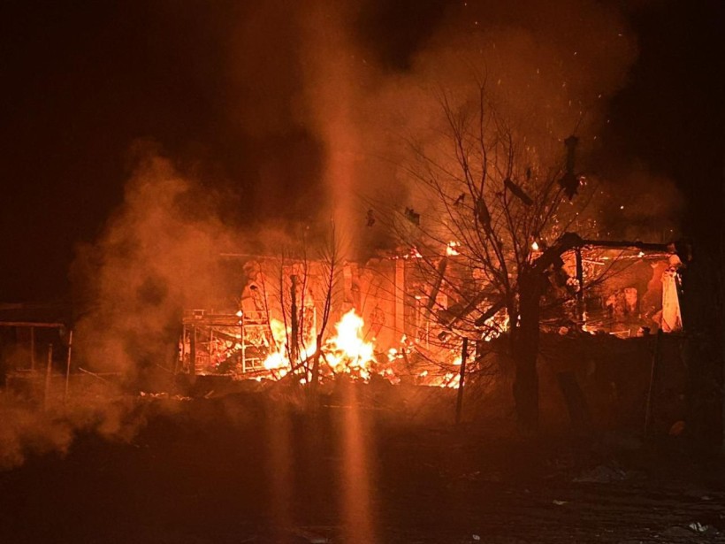 Будинок, де відбулась пожежа через російський обстріл