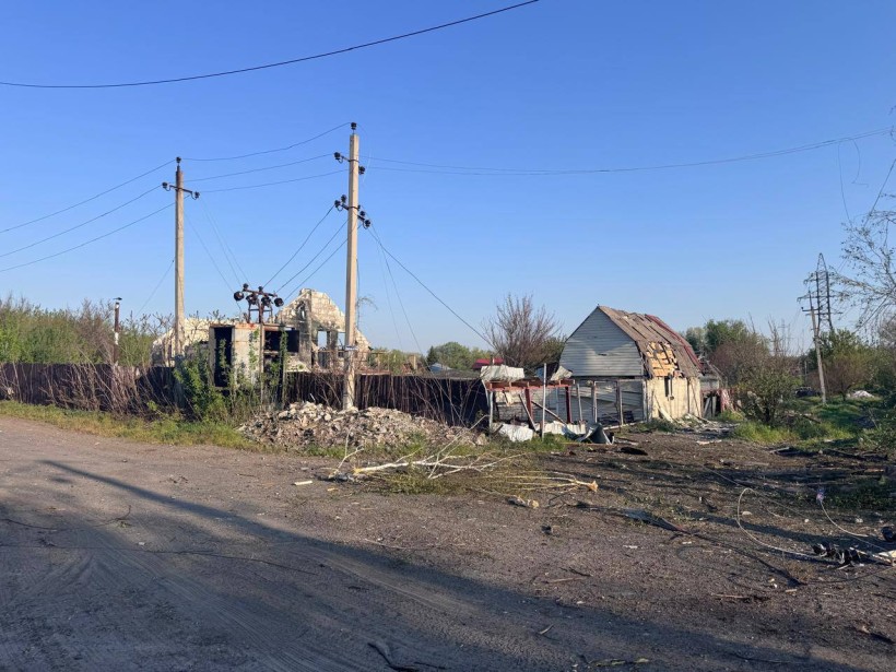 Зруйнований будинок після ворожого обстрілу