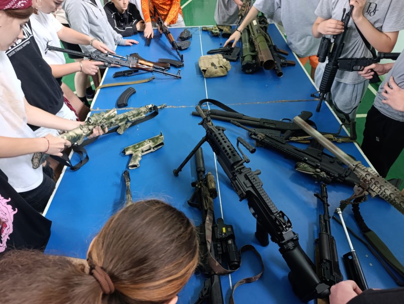 Молодь опановує навички вогневої підготовки