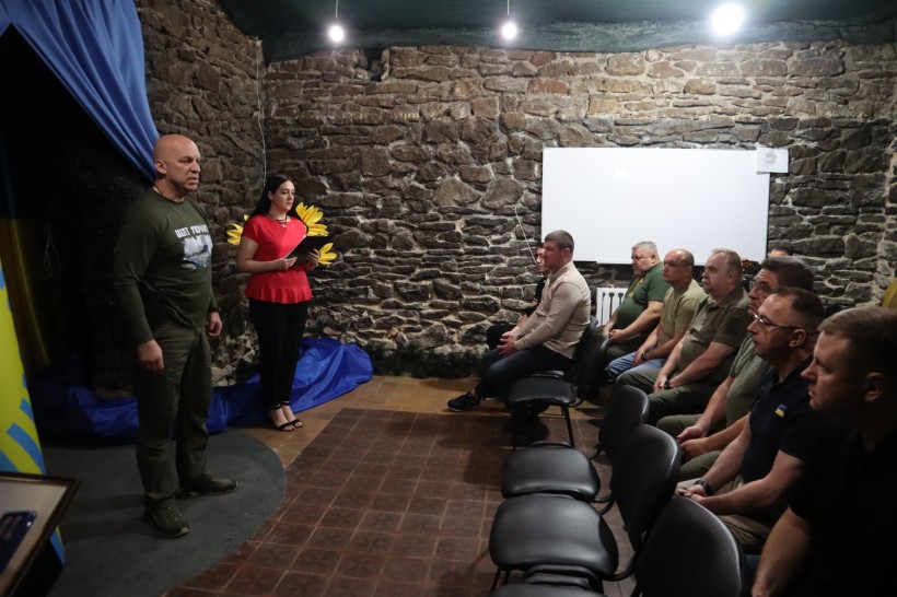 Вадим Філашкін та керівники громад області і співробітники комунальних закладів.