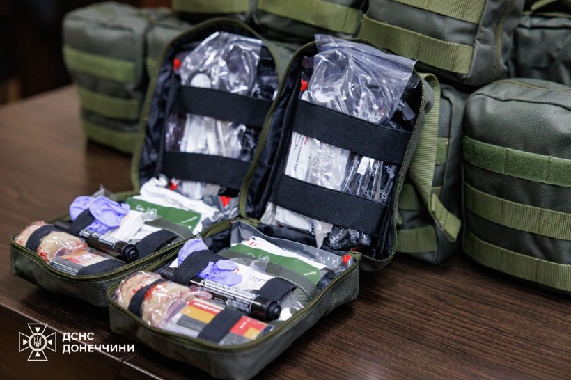 Відкриті аптечки, передані рятувальникам