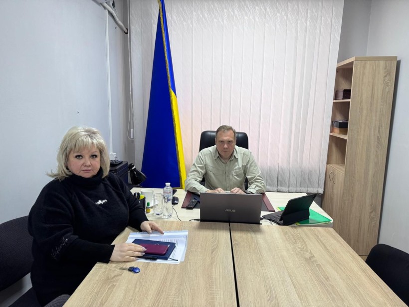 2. ⁠Заступник голови Донецької облдержадміністрації Олександр Шевченко з директором департаменту соціального захисту населення облдержадміністрації Оленою Токаревою