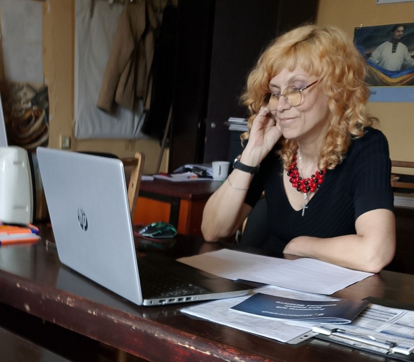 Ліля Мирошниченко голова ГО «УКРАЇНСЬКИЙ ІНСТИТУТ АНТИКРИЗОВОГО МЕНЕДЖМЕНТУ», голова громадської ради при виконавчому комітеті Костянтинівської міської ради, членкиня обласної громадської ради Донецької ОДА про Результати дворічного проєкту МКЗБ «Єдність. Пошук. Перемога». Взаємодія громадськості та влади у 2026 році