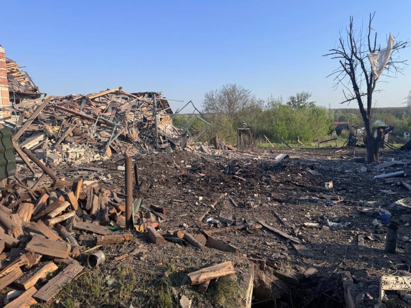 Зруйнований будинок після ворожого обстрілу