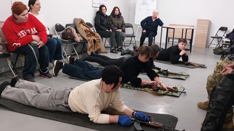 Учасники відпрацьовують алгоритми дій у змодельованих ситуаціях, наближених до реальних умов.