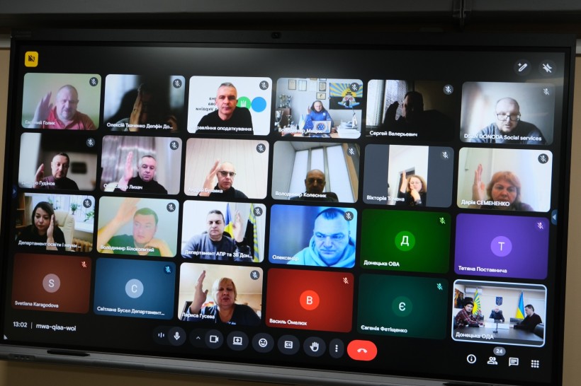 Члени комісії онлайн, голосують.