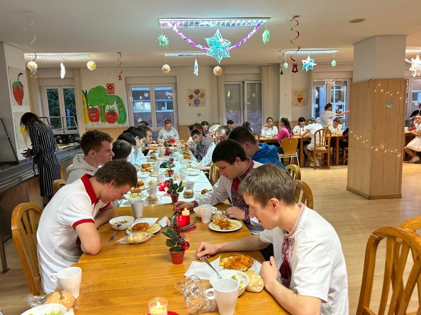 Святкова вечеря для вихованців Дружківського дитячого будинку-інтернату