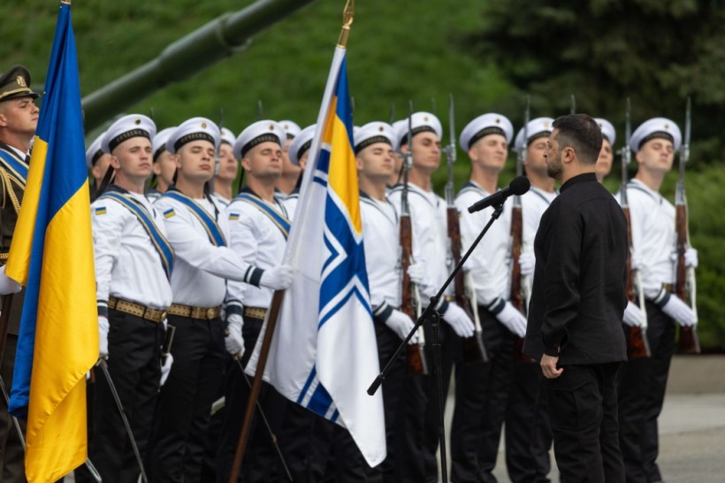 Президент привітав українців із Днем Державного прапора України