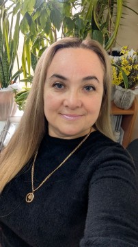 Вікторія Ільєнко— учасниця обласного конкурсу   «Жінка Донеччини» 2025 року, номінація «Майстриня своєї справи»