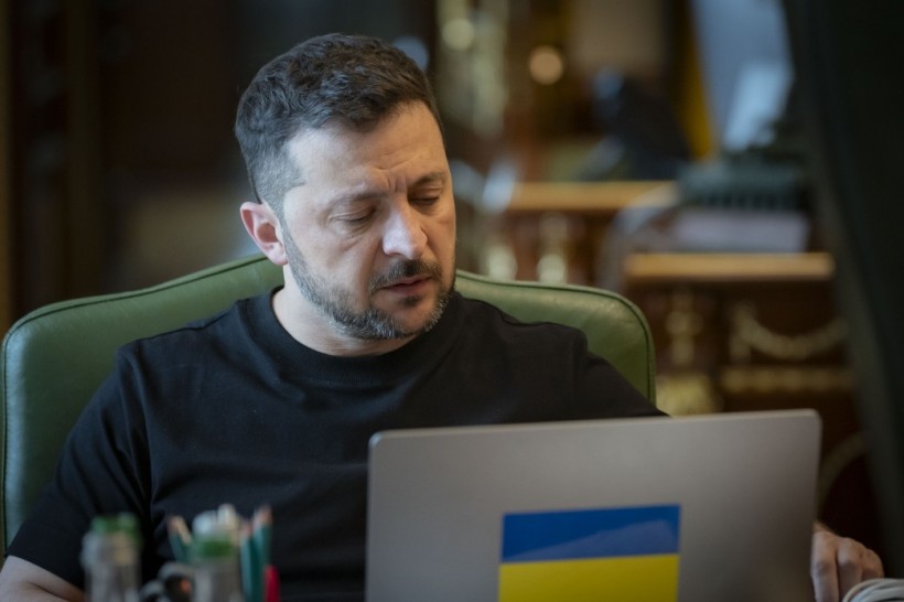 Президент України Володимир Зеленський телефонує Президентові Азейбайджану Ільхаму Алієву.