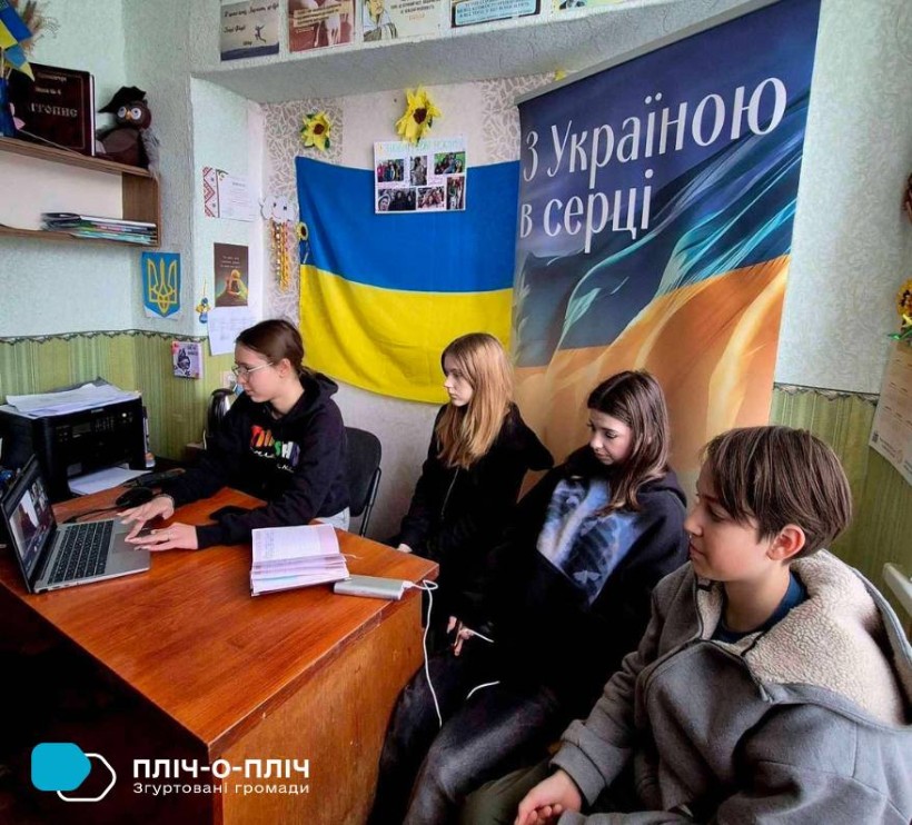 Учасники зустрічі школярів Бахмутської та Кременчуцької громад