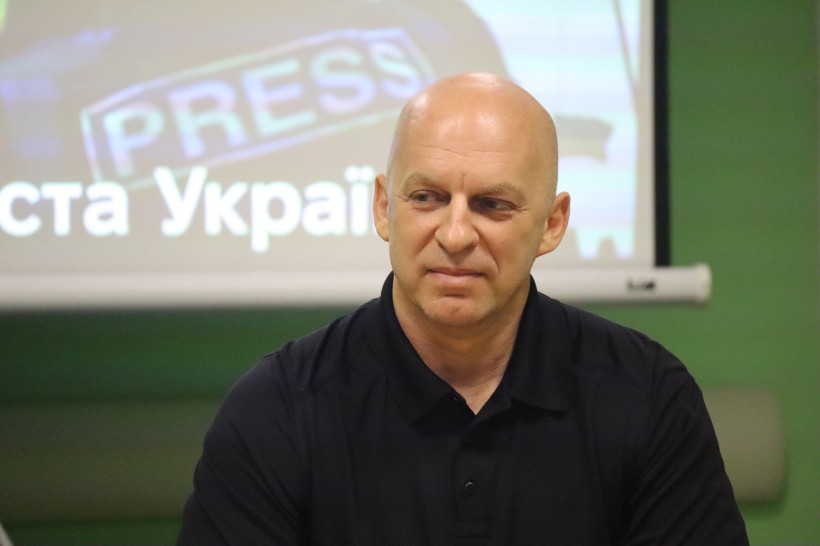Голова Донецької обласної військової адміністрації Вадим Філашкін спількується з журналістами області.