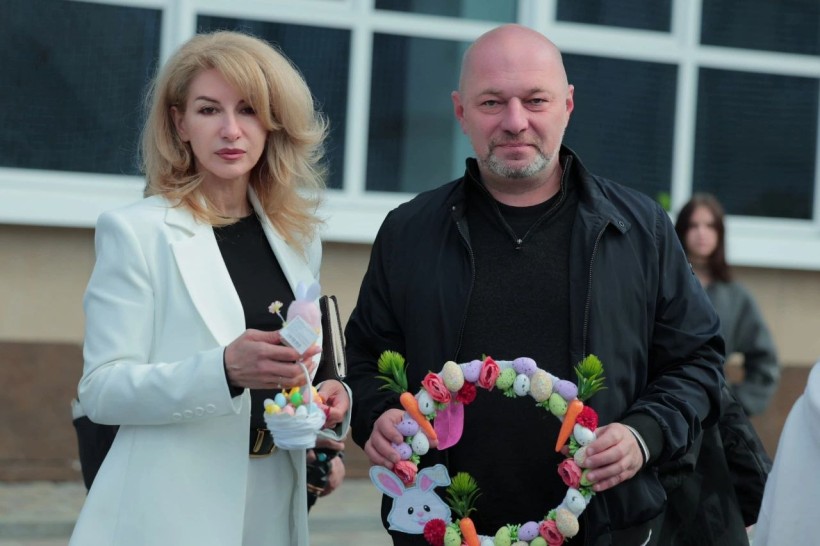 Ганна Ященко та Сергій Смирнов відвідують релоковані освітні заклади на Закарпатті