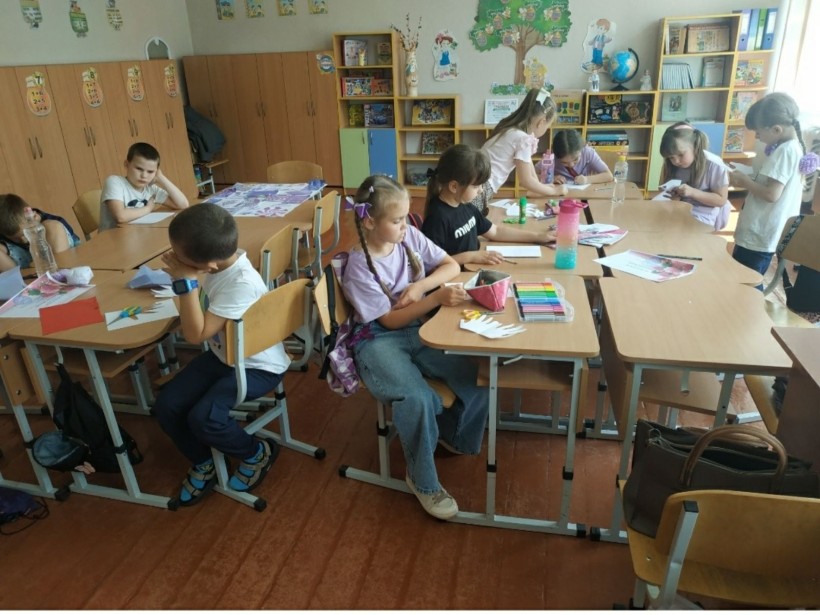 Учасники табору «ART-простір» разом з викладачами під час дозвілля