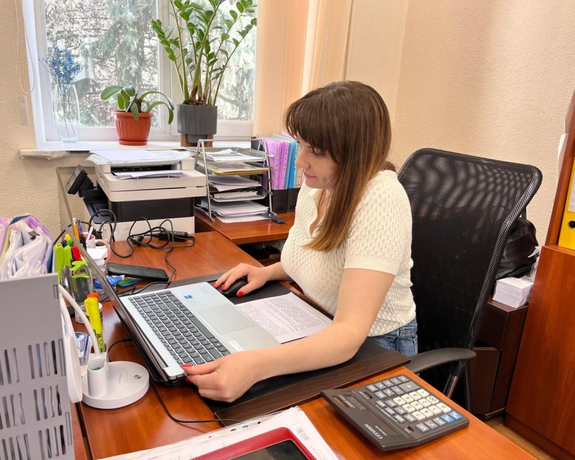 Інна Старостіна, заступник начальника управління з питань ветеранської політики облдержадміністрації бере участь у засіданні комісії з відбору кандидата на посаду фахівця із супроводу ветеранів та демобілізованих осіб