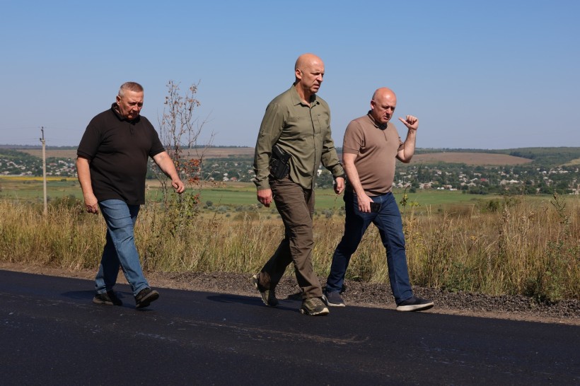 Вадим Філашкін оглядає хід ремонтних робіт на дорогах Донечини