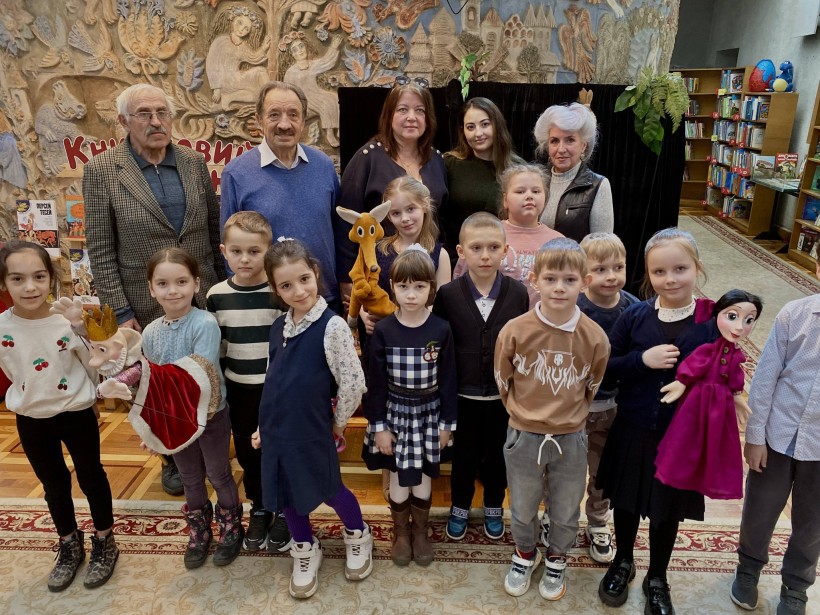 Спільне фото учасників презентації книги «Казки греків Надазов’я»